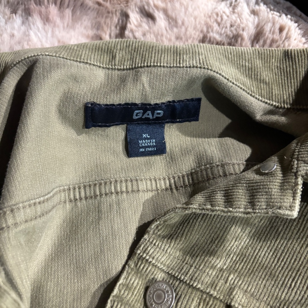 Gap - Picture 3 of 3